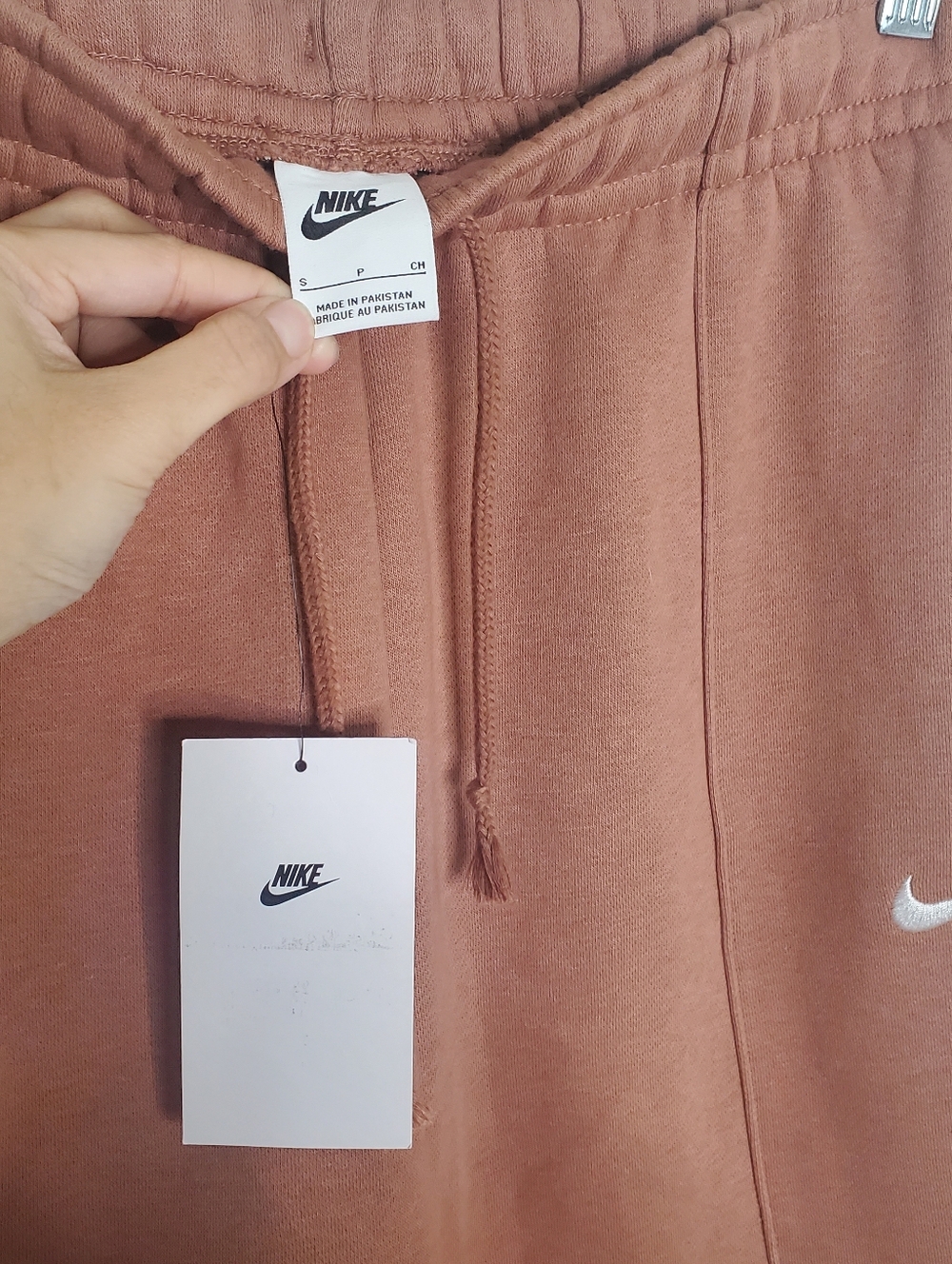 Nike Sportswear Brown Terracotta Essential Fleece Logo Sweat Shorts - Picture 8 of 9